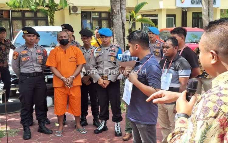 Tersangka Anggota DPRD Wakatobi Peragakan 29 Adegan Bunuh Anak