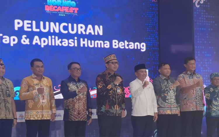 Gubernur Kalteng Luncurkan Aplikasi Huma Betang dan QRIS Tap di Borneo Decafest 2025