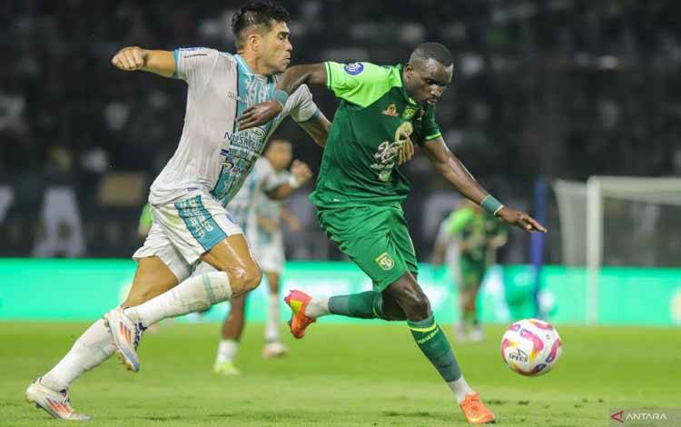 Diwarnai 3 Kartu Merah, Laga PSBS Lawan Persebaya Berakhir Imbang