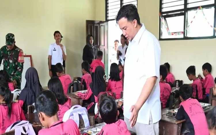 MBG di Lamandau: Bupati Pastikan Program Berjalan Sesuai Arahan Presiden di SDN Purwareja