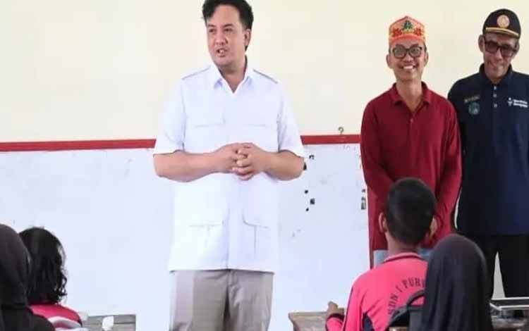 Bupati Lamandau Tinjau Program Makan Bergizi Gratis di SDN 1 Purwareja