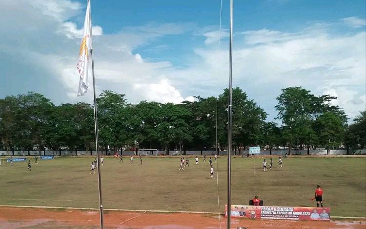 Bupati Kapuas Tekankan Pentingnya Kualitas dan Ketepatan Waktu Rekonstruksi Jalan di Bataguh dan Tamban Catur
