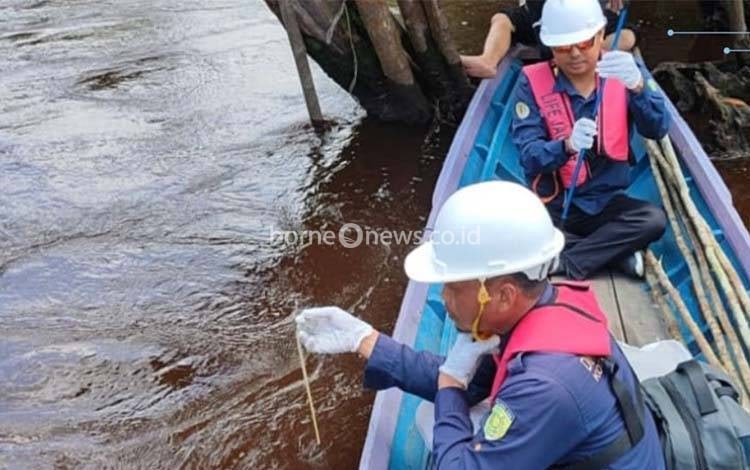 DLH Palangka Raya Pantau Kualitas Air Sungai Pastikan Baku Mutu Lingkungan