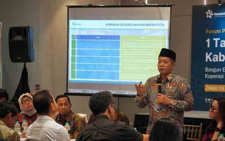 Menkop Pastikan Program di Luar Kopdes Merah Putih Tetap Berjalan