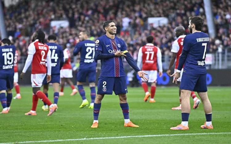 Dua Gol Achraf Hakimi Bantu PSG Menang 3-0 di Kandang Brest