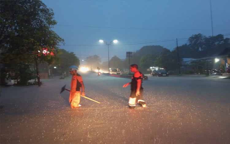 Hujan Deras 4 Jam Sebabkan Banjir di Lamandau dan Warga Dievakuasi