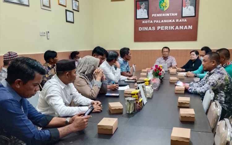 Diskan Palangka Raya Terima Kunjungan DPRD Barito Kuala, Bahas Budidaya Karamba Jaring