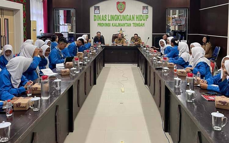 DLH Kalteng Edukasi Siswa SMK Kesehatan Muhammadiyah Palangka Raya