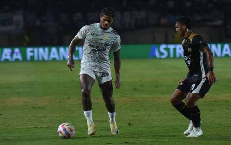 Ramon Tanque Belum Menyerah Cetak Gol Debut untuk Persib Bandung