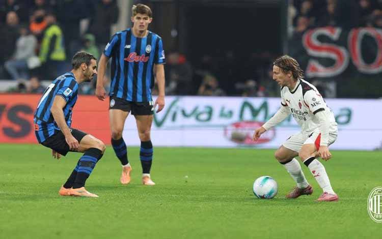 AC Milan Gagal Geser Napoli Usai Ditahan Imbang Atalanta 1-1