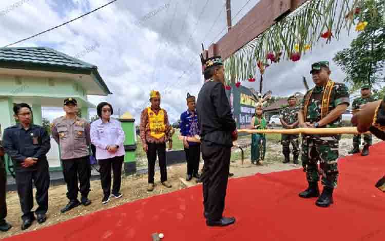 Pangdam XXII/Tambun Bungai Disambut Potong Pantan saat Kunjungi Kodim 1018/Gumas