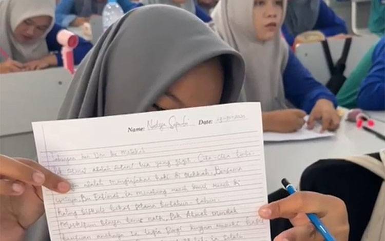 Siswa SMAN 1 Kuala Pembuang Sebut Menulis Indah Sebagai Aktivitas Menenangkan