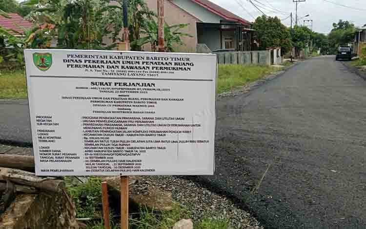 Pemkab Barito Timur Aspal Jalan di Perumahan Pondok Karet Tamiang Layang