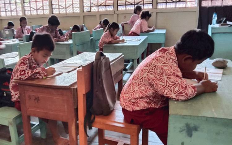 Dewan Palangka Raya Dorong Aktifkan Menulis Tegak Bersambung di Sekolah Dasar