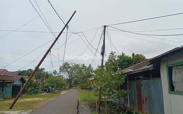Kapuas Hilir Jadi Wilayah Paling Terdampak Imbas Cuaca Buruk, Jaringan Listrik Masih Padam