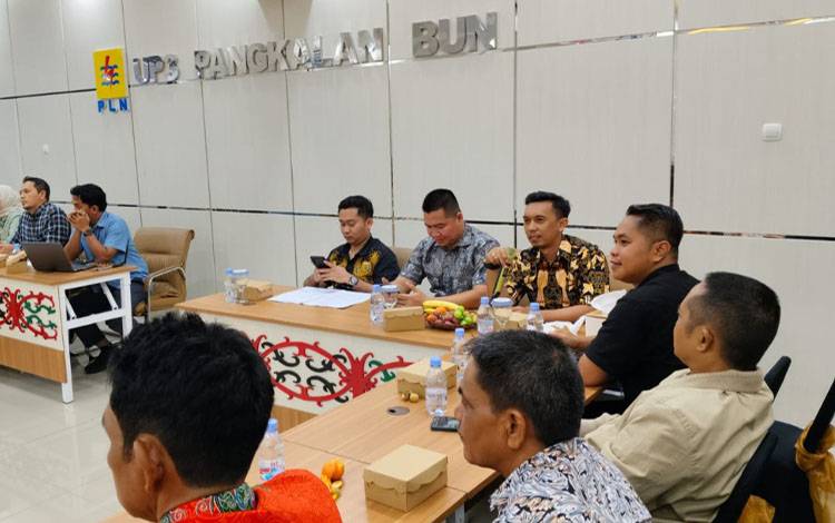 DPRD Kotim Desak PLN Segera Wujudkan Jaringan Listrik Stabil ke Pulau Hanaut