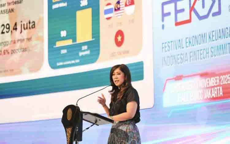Menkomdigi Meutya Hafid memberikan sambutan dalam Festival Ekonomi dan Keuangan Digital (FEKDI) x Indonesia Fintech Summit & Expo (ISEF) di Jakarta Convention Center, Jakarta Pusat, Kamis (30/10/2025). ANTARA/HO-Kementerian Komunikasi dan Digital