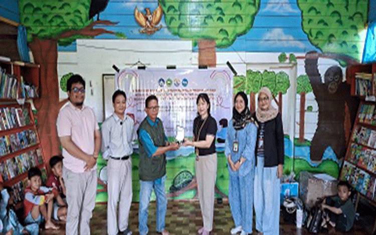 FKIP UPR Bangun Literasi Sejak Dini Lewat Kolaborasi Anak dan Orang Tua di TBM Ransel Buku