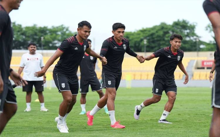 Pemain Malut United, jalani sesi latihan dalam lanjutan pekan ke-11 BRI Super League 2025-2026 berlangsung di Stadion Gelora Bumi Kartini, Jepara, Minggu (2/11/2025). ANTARA/HO- Malut United (Abdul Fatah)