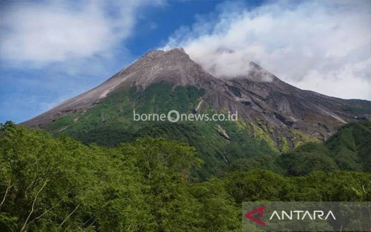 Gunung Merapi Luncurkan Awan Panas Guguran Berjarak Maksimum 2,5 Km