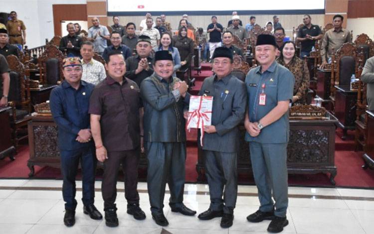 Bupati Kapuas Sampaikan Nota Keuangan RAPBD 2026 di Rapat Paripurna DPRD