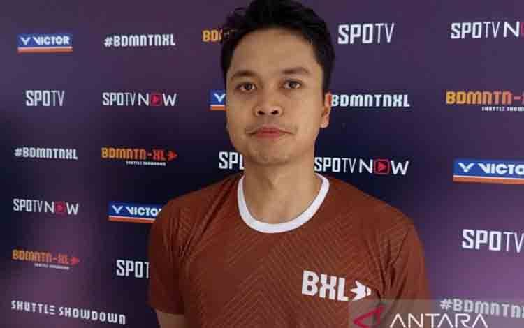 Pebulu tangkis Indonesia Anthony Sinisuka Ginting, menjawab pertanyaan wartawan di Jakarta, Jumat (3/10/2025). ANTARA/Donny Aditra (ANTARA)