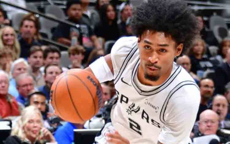 Dokumentasi pebasket San Antonio Spurs Dylan Harper dalam salah satu pertandingan NBA 2025-2026. HO-NBA