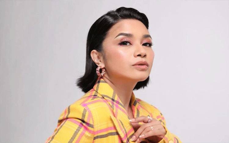 Ruth Sahanaya Kembali Lewat Rilis Lagu Sebaris Lirik Cinta