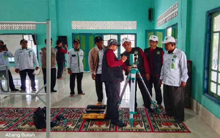 Kemenag Kapuas Lakukan Kalibrasi Arah Kiblat di Empat Rumah Ibadah Kapuas Kuala