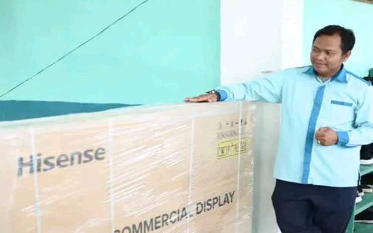 Sejumlah Sekolah di Kapuas Terima Monitor Interaktif dari Kemdikbud