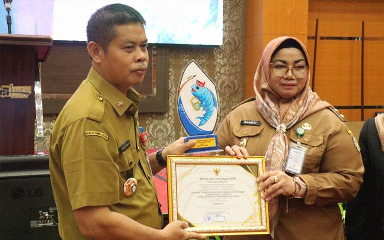 Bapperida Kotim Raih Penghargaan Terbaik I Keterbukaan Informasi Publik 2025
