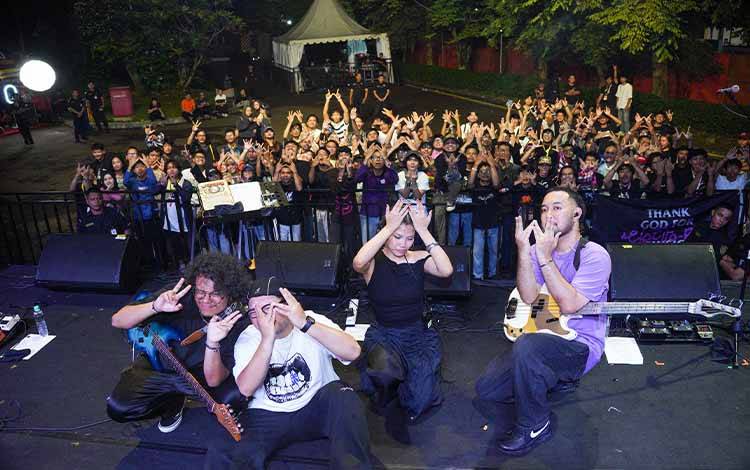 FISIP UI Student Nite Festival 2025 Sukses Semarakkan Pagelaran Musik di Tanah Air