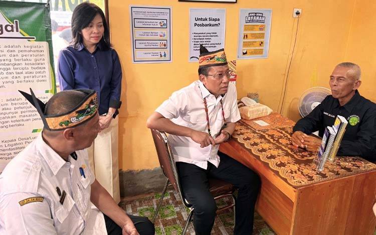 Ke Kalteng, Menkum Supratman Andi Atgas Tinjau Posbakum Bukit Tunggal Palangka Raya