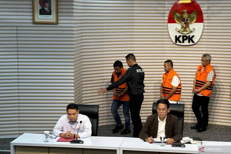 KPK Tahan Gubernur Riau Abdul Wahid dan Dua Tersangka Lain