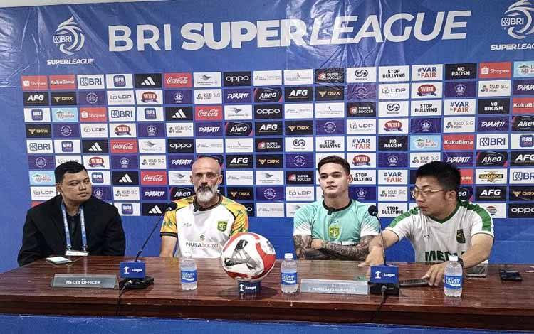 Pelatih Ingatkan Skuad Persebaya Tampil Disiplin saat Lawan Persik
