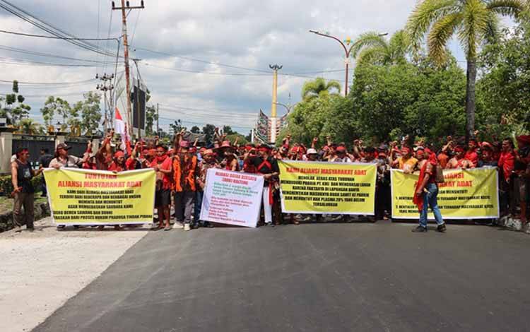 Aliansi Masyarakat Adat Ultimatum Polres Kapuas, Jika Sostro dan Donni Tidak Dibebaskan Aksi Bakal Terus Berlanjut