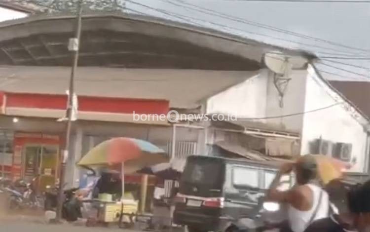 Atap Alfamart di Cempaga Hulu juga Terbang Diterjang Angin Kencang
