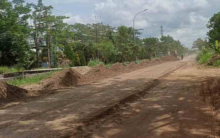 Proyek Rekonstruksi Jalan Pramuka Sampit Dikerjakan, Target Selesai Akhir Desember 2025