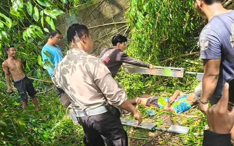 Satlantas Palangka Raya Evakuasi Korban Kecelakaan Kerja di Jalan Yos Sudarso