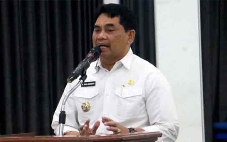 Bupati Barito Utara, H Shalahuddin didampingi Wakil Bupati Felix Sonadie Y Tingan dan Sekda Drs Muhlis pimpin rakor Camat se Barito Utara di Balai Antang, Rabu 5 November 2025 lalu. (Foto: Dhani)
