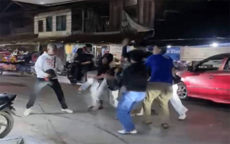 Nyaris Serempet Pengendara, Sopir Mabuk di Banjarmasin Selatan Jadi Bulan-bulanan Massa