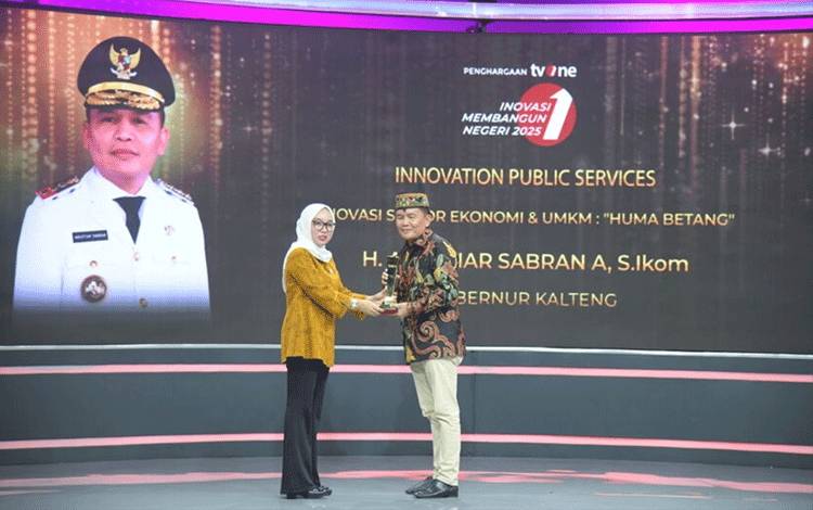 Agustiar Sabran Raih Penghargaan Atas Inovasi Huma Betang Night