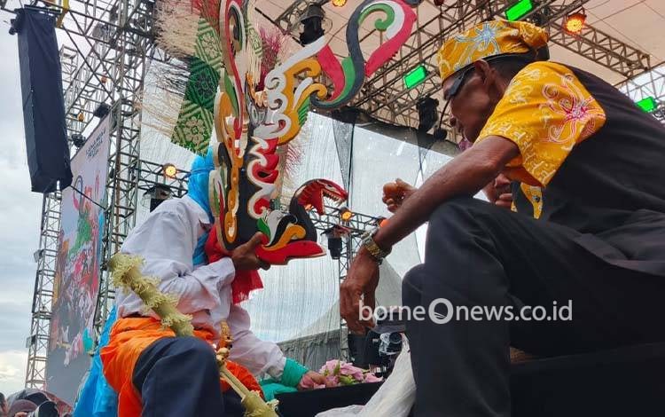 Ritual Meumpan Bukung Awali Festival Babukung 2025 di Lamandau