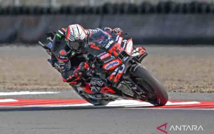 Arsip - Pembalap Aprilia Racing Marco Bezzecchi memacu sepeda motornya saat Sprint Race MotoGP Indonesia 2025 di Sirkuit Internasional Pertamina Mandalika, Lombok Tengah, Nusa Tenggara Barat, Sabtu (4/10/2025).ANTARA FOTO/Ahmad Subaidi/nz