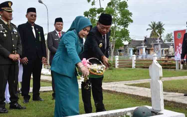 Pemkab Kapuas Gelar Ziarah Nasional dan Tabur Bunga di TMP Kencana Peringati Hari Pahlawan 2025