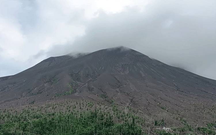 Badan Geologi Imbau Warga Tak Aktivitas di Jarak Bahaya Gunung Ruang