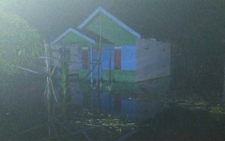 Banjir Rob di Pulau Hanaut Kotim Sebabkan Akses Jalan Putus dan Listrik Padam