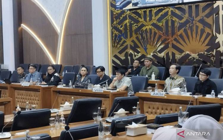 Baleg DPR Harmonisasi RUU Hak Cipta Hadirkan Piyu Padi hingga Ariel