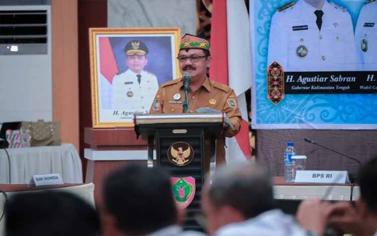 Asisten Ekbang Herson B. Aden sampaikan arahan. (FOTO: PMI)