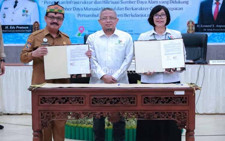 Foto bersama setelah penandatanganan kesepakatan antara Pemprov Kalteng dan BPS. (FOTO: PMI)